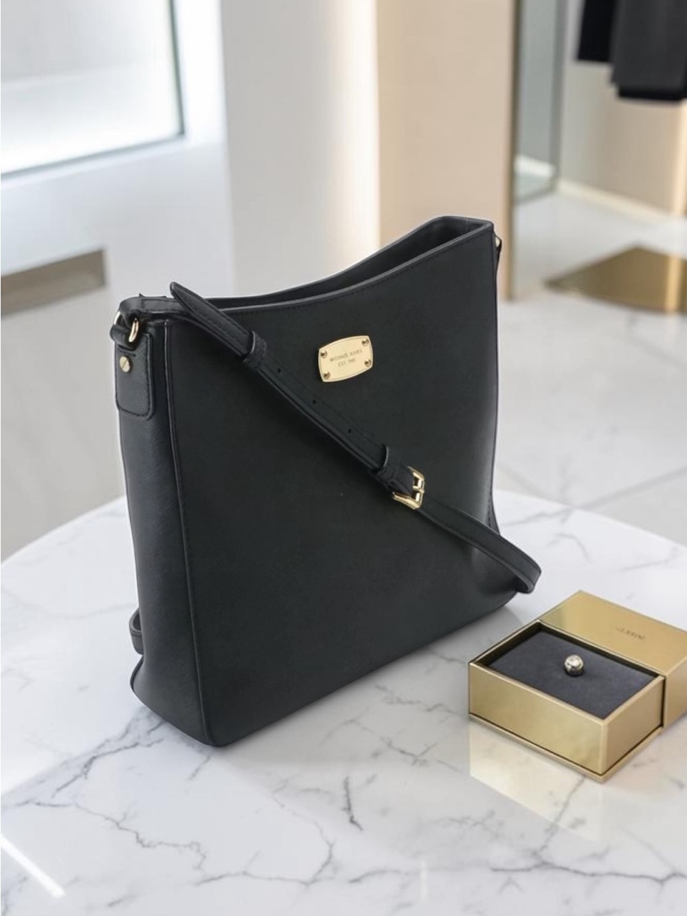 Michael Kors Black Jet Set Crossbody Bag Saffiano Leather Gold Hardware - Picture 2 of 6